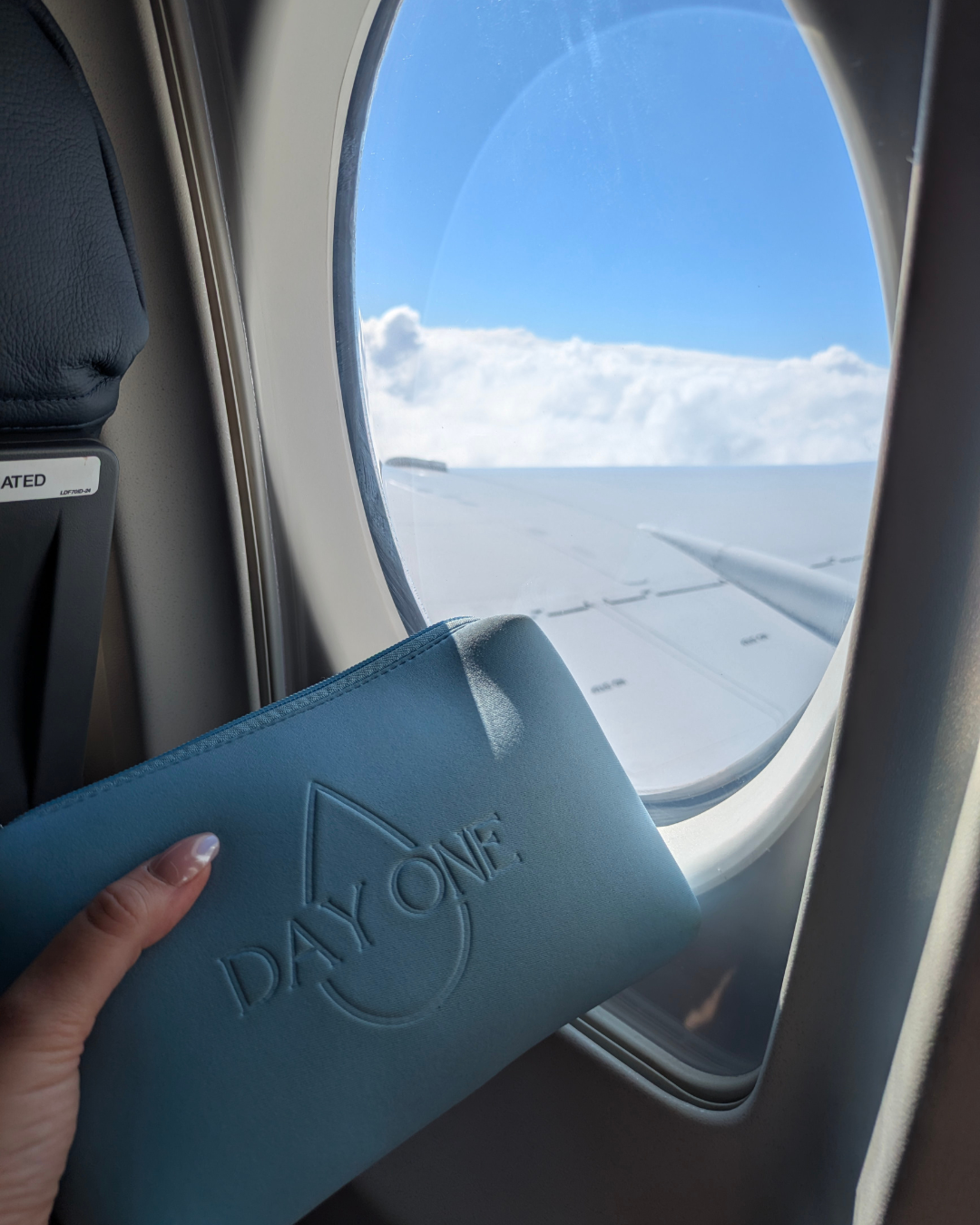 Blue Period kit for girls when travelling on a plane, comes with a reusable wet bag and menstrual pads